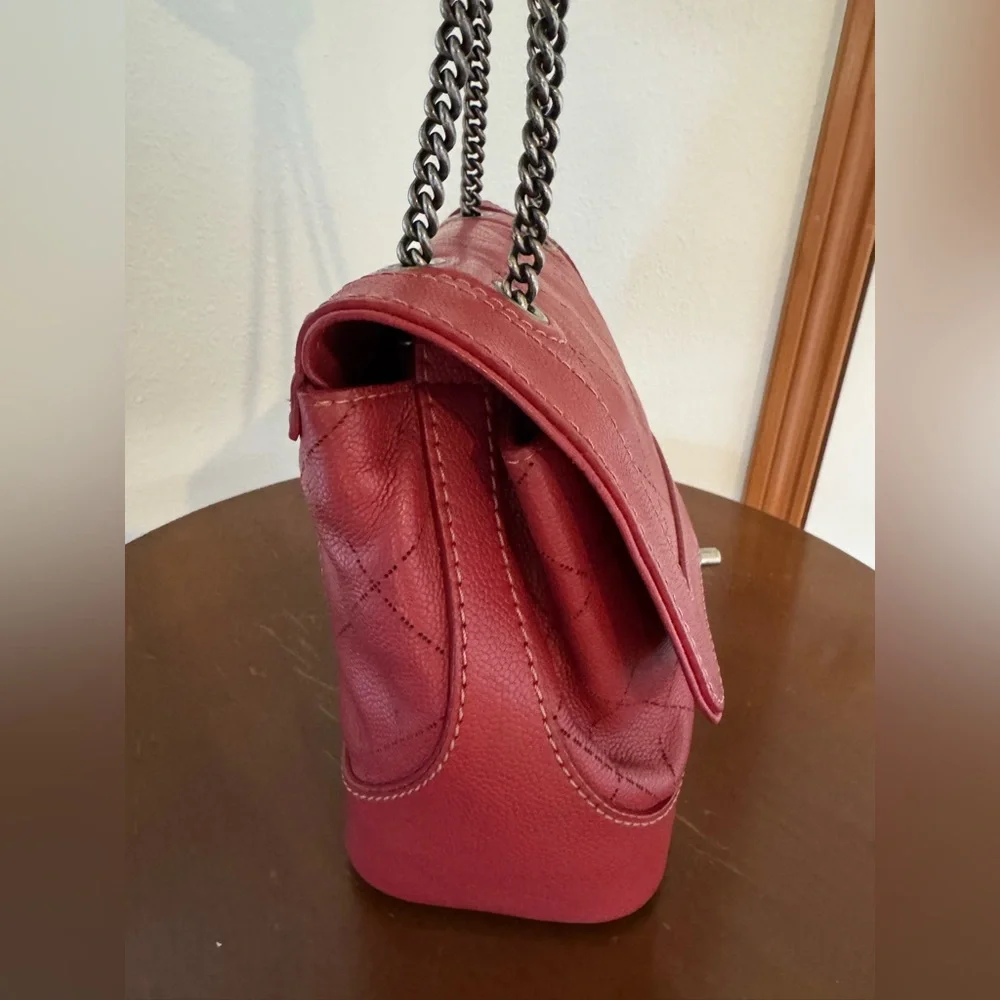 CHANEL Burgundy Quilted Shoulder Bag with Chain Strap - Picture 4 of 8